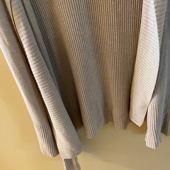 Cream lightweight long sweater size medium - Picture 7 of 11